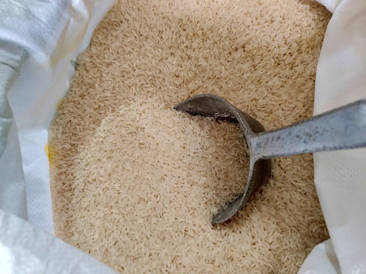 弱电布线工程中机柜上架与标签标识规范操作指南