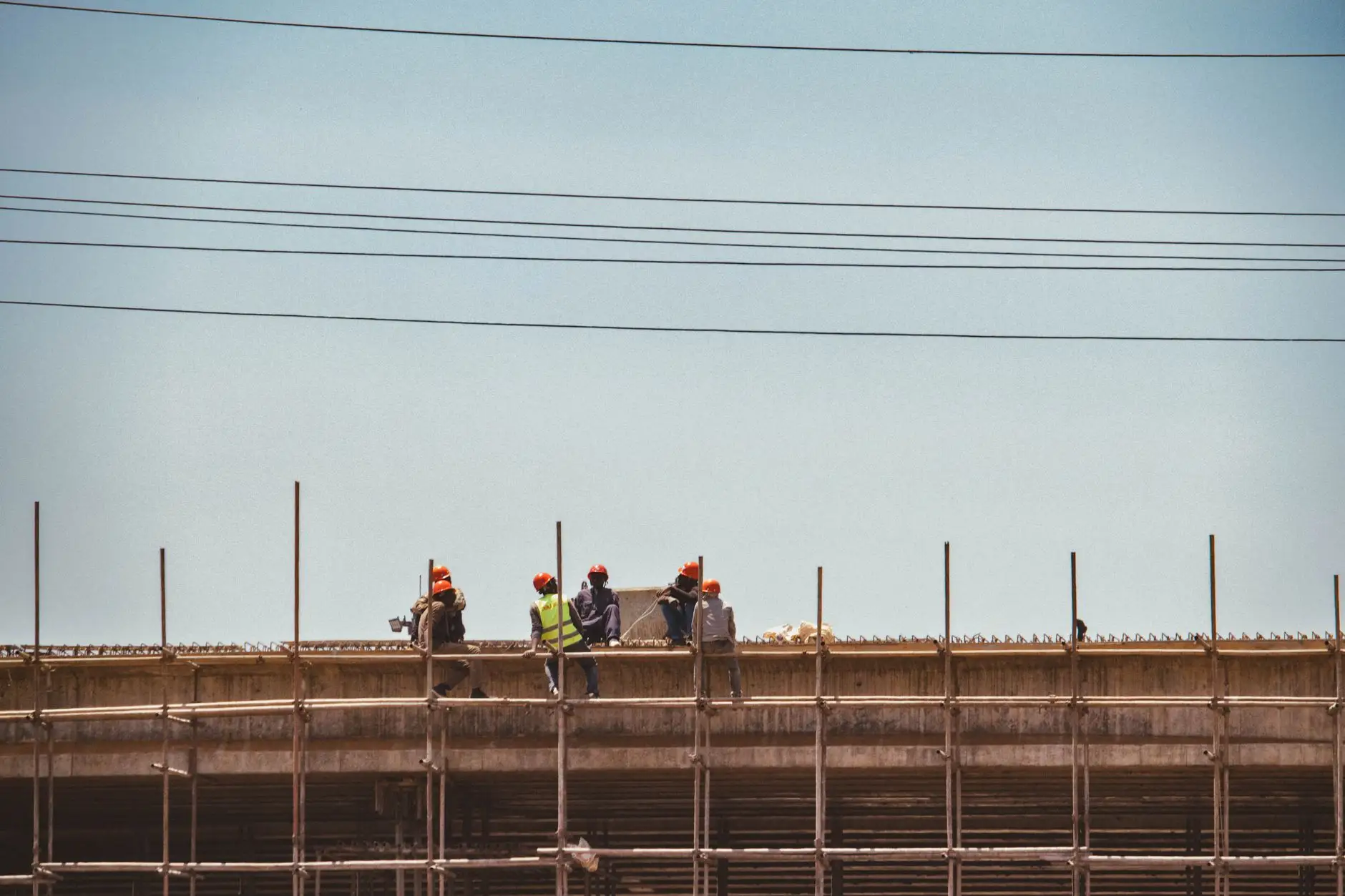 企业园区桥架安装工艺标准化流程及验收要点